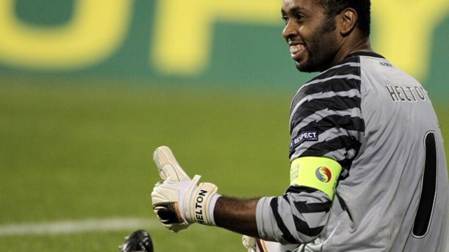 Helton prolonga contrato até 2014