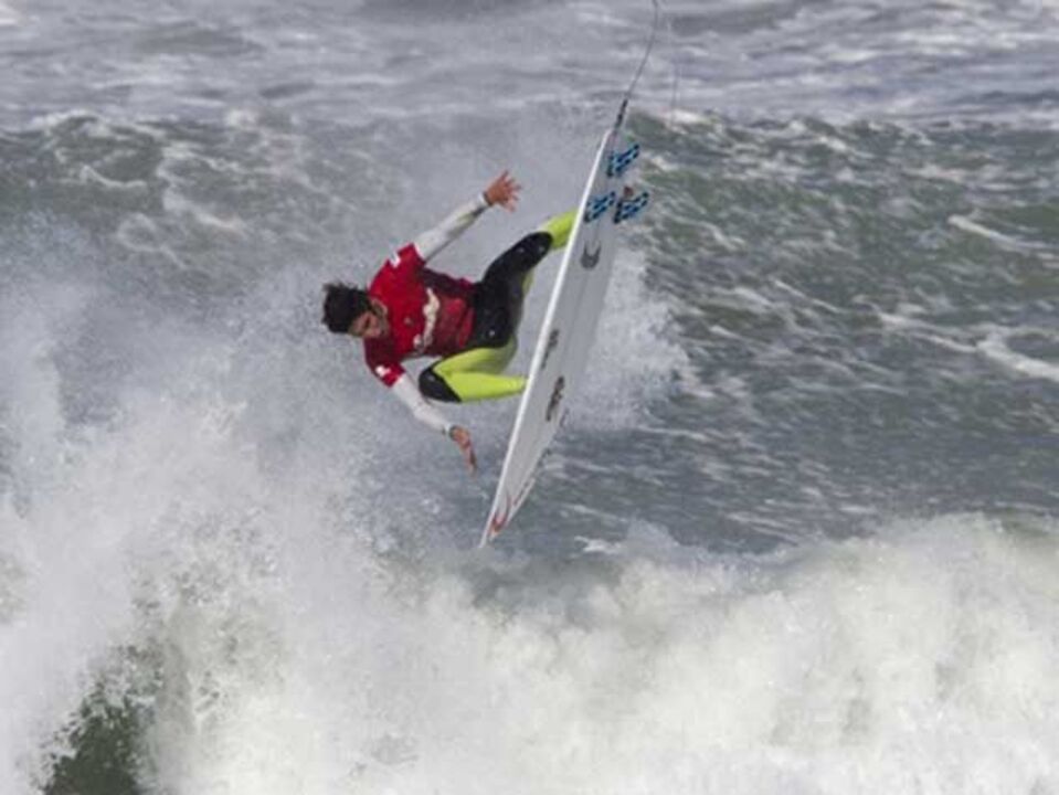 Surf: Gabriel Medina arrasa concorrência em Imbituba