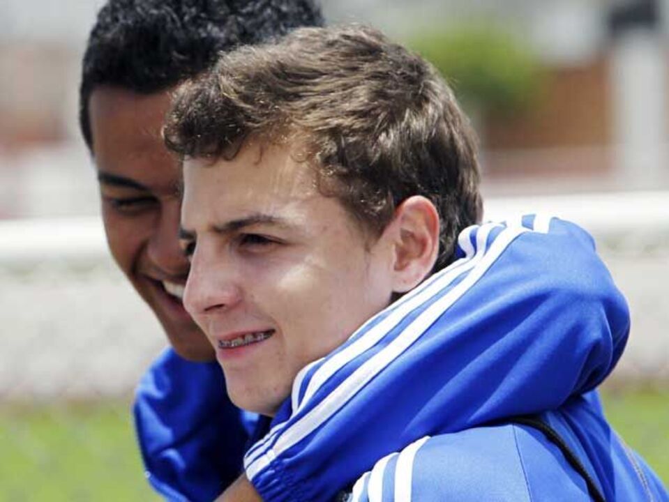 Arias assina por cinco épocas