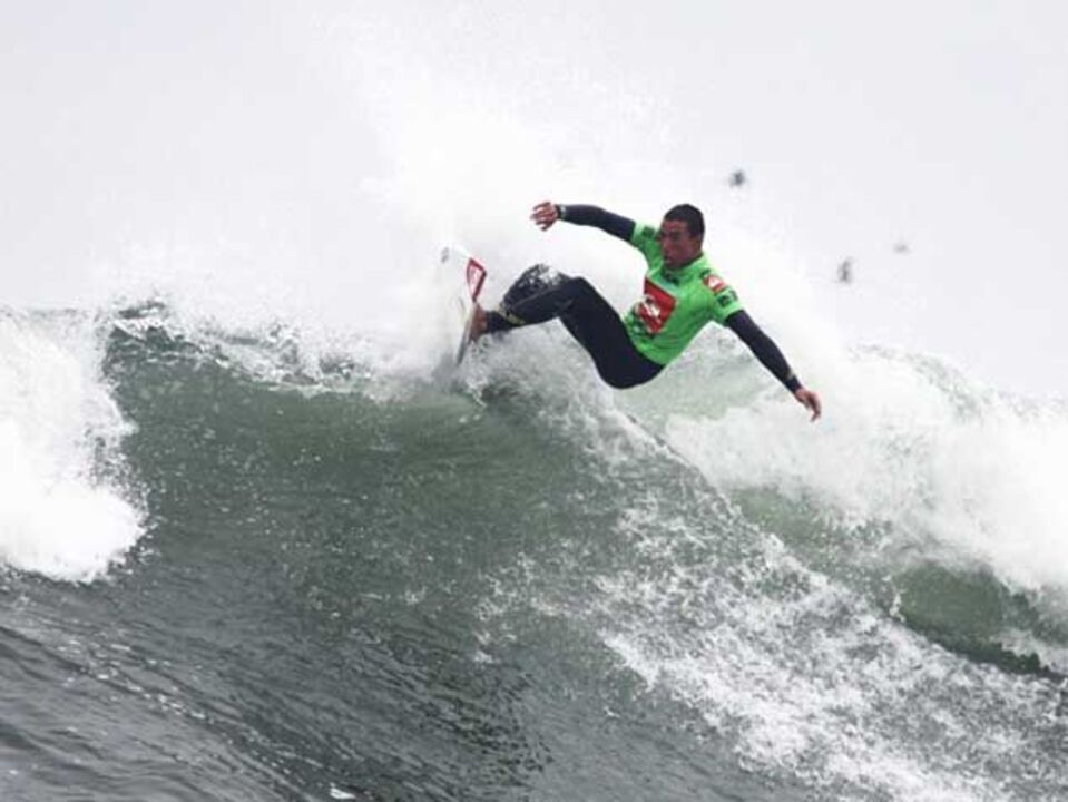 Surf: Vasco Ribeiro vence segunda etapa do Nacional