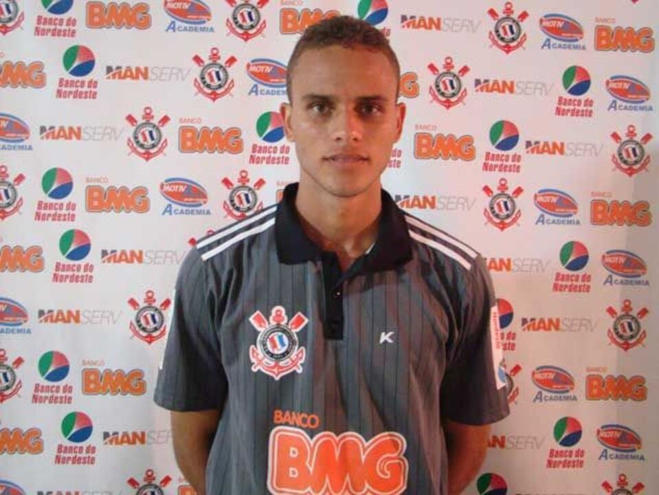 Defesa Ewerton contratado