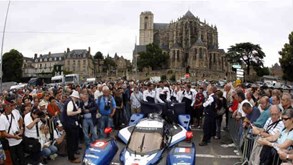 24h Le Mans: Lamy e pilotos Peugeot chegaram de bicicleta