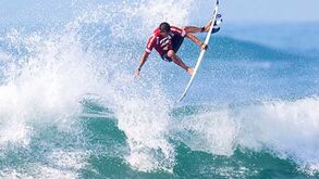 Surf: Jadson André avança em Ribeira D'Ilhas