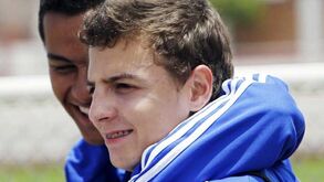 Arias assina por cinco épocas