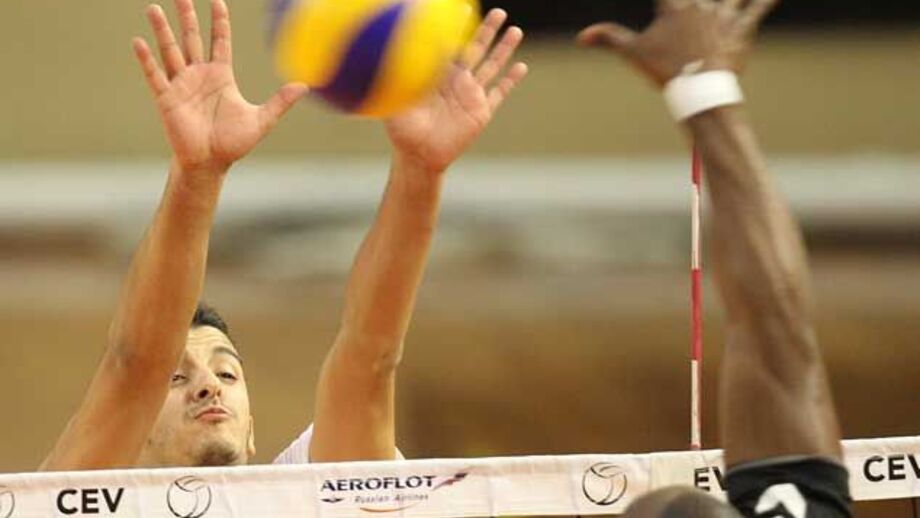 Benfica confirma Roberto Reis