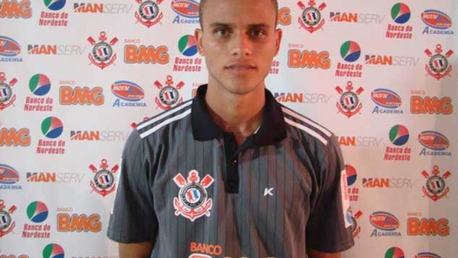 Defesa Ewerton contratado