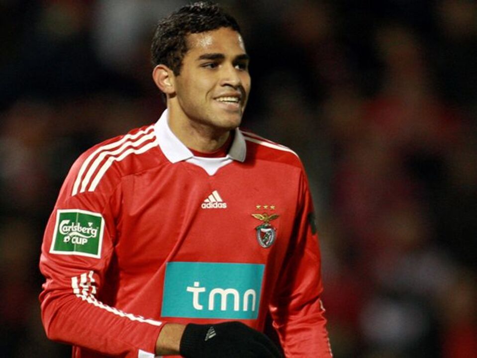 Santos tenta empréstimo de Alan Kardec