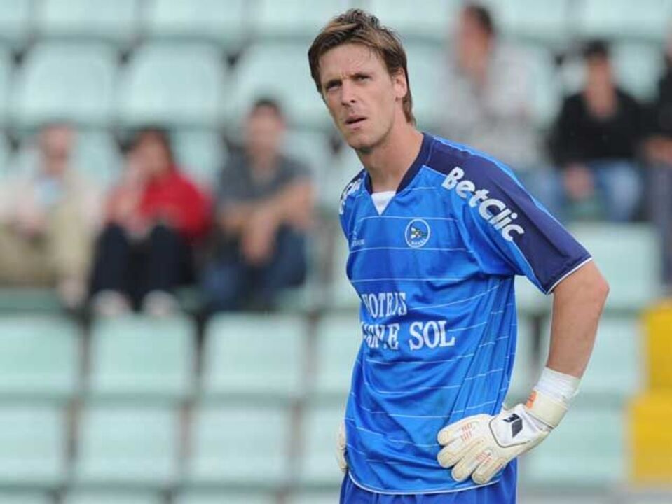 Salin assina por duas épocas