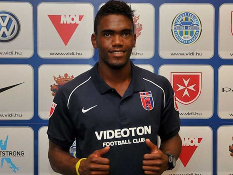 Evandro Brandão assina pelo Videoton de Paulo Sousa