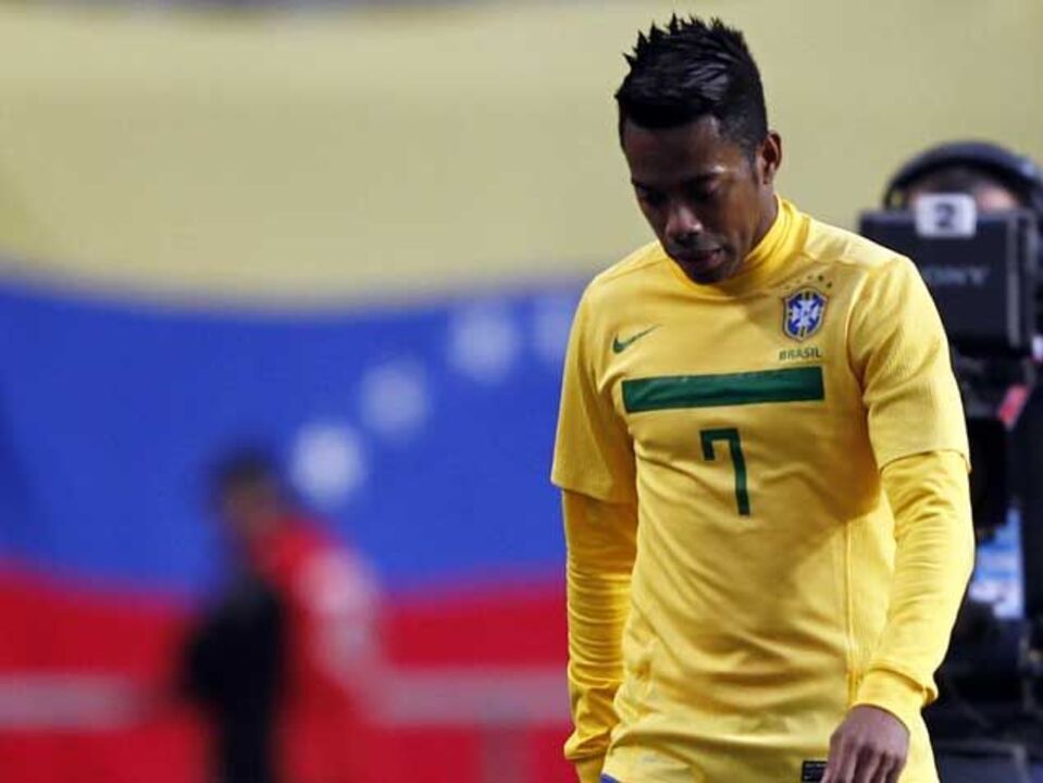 Robinho anuncia separação no Twitter