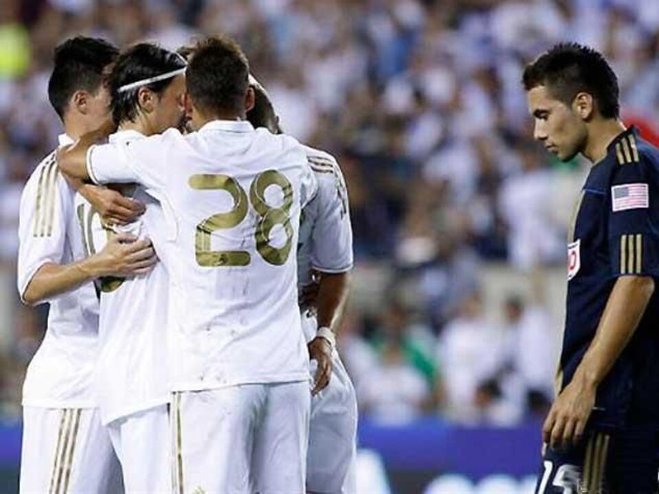 Vitória sem dificuldades (2-1)
