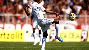 Corinthians defronta Vasco com Liedson em alta