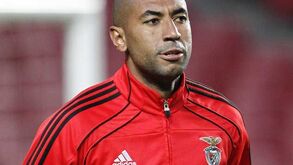 Luisão vira costas ao Benfica