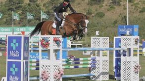 Concurso de saltos: Marion Hughes vence Grande Prémio Médis