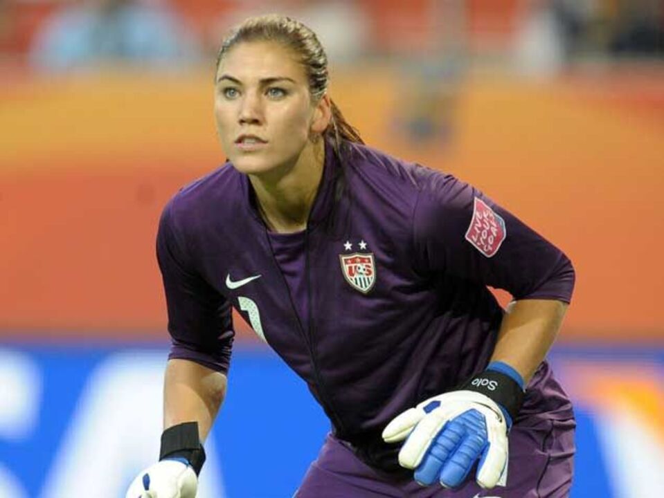 Hope Solo despe-se para revista