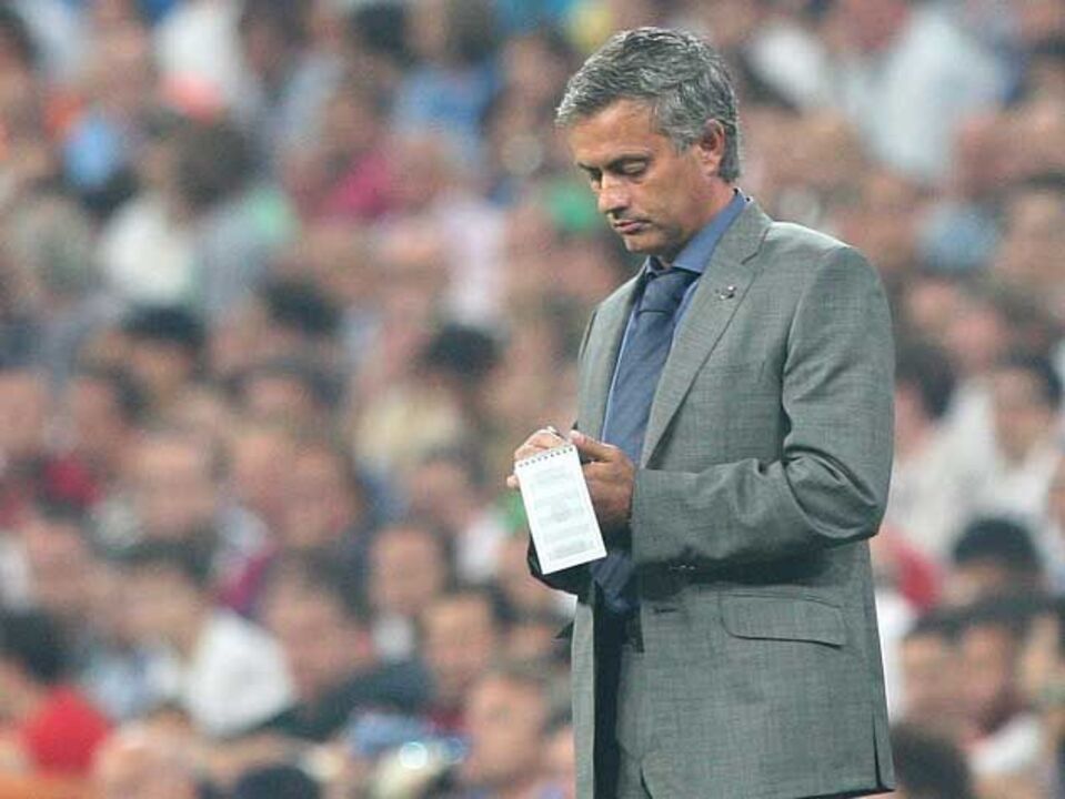 Mourinho com vida complicada em Camp Nou