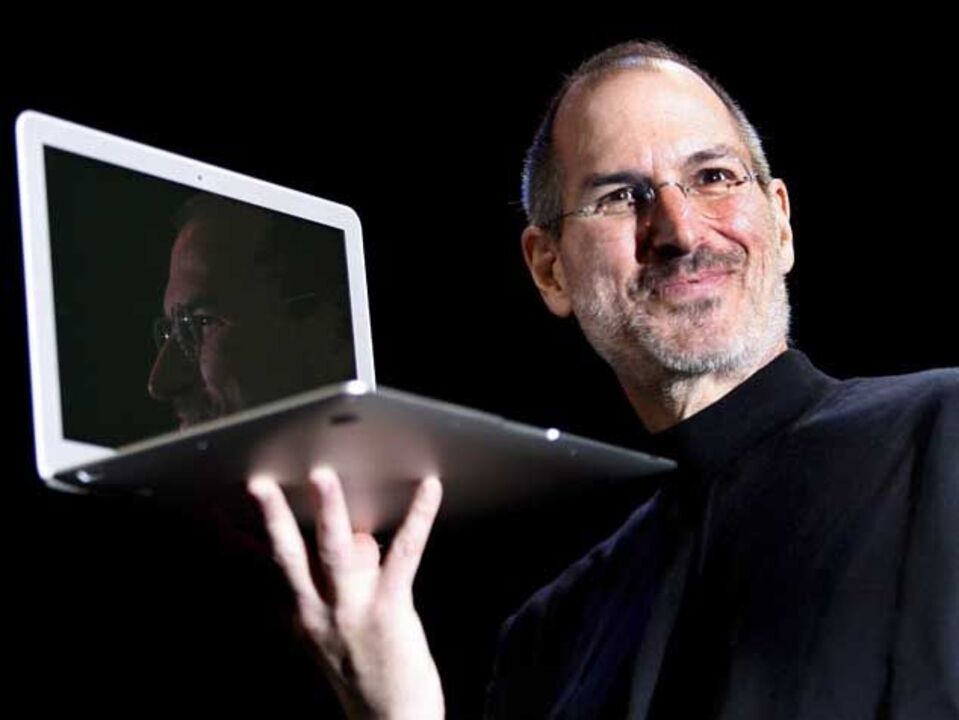 Steve Jobs demite-se da Apple