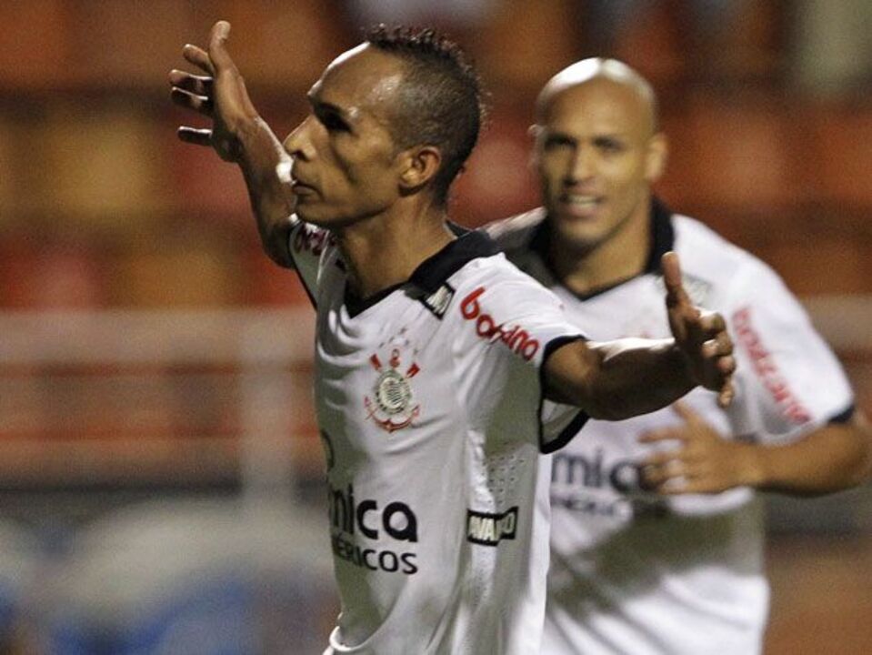 Corinthians termina 1.ª volta na liderança