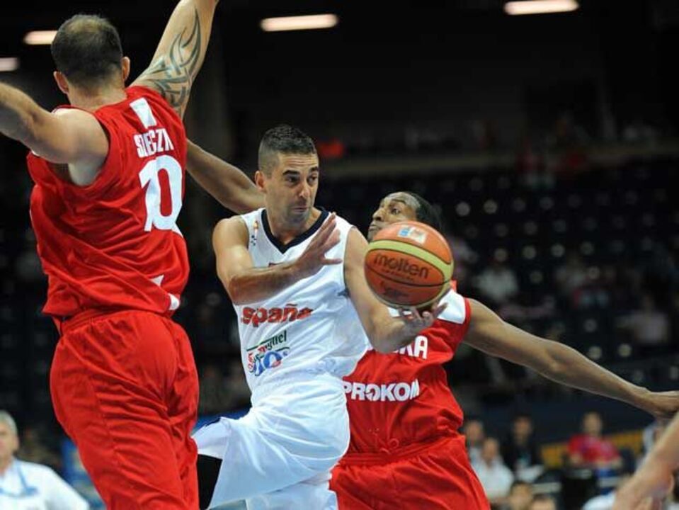 Espanha derrota Polónia "aos soluços"