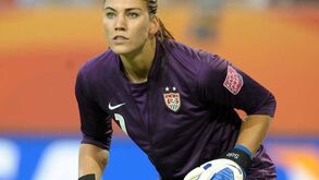 Hope Solo despe-se para revista
