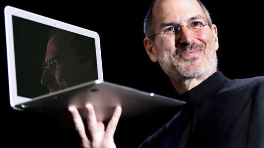 Steve Jobs demite-se da Apple