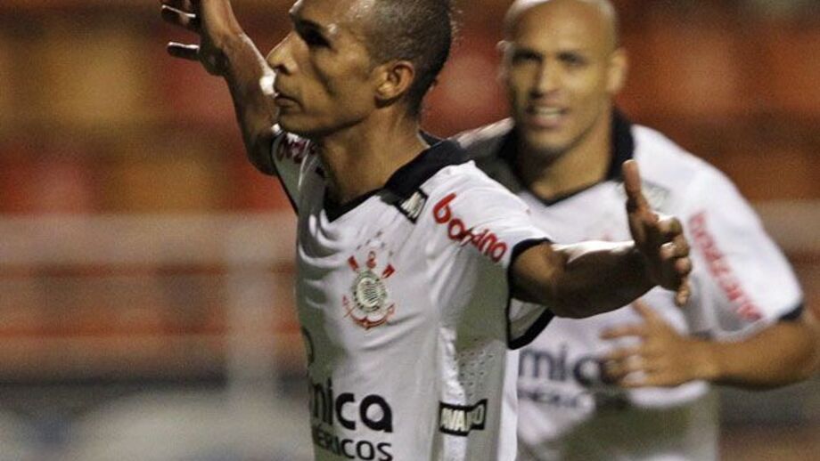 Corinthians termina 1.ª volta na liderança