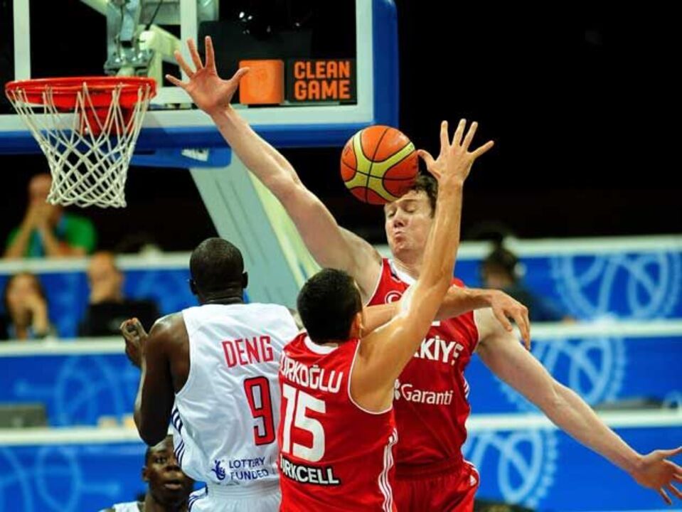 Turquia vence Grã-Bretanha (90-61)