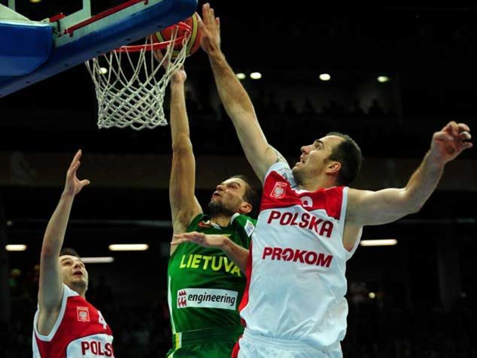 Lituânia vence Polónia e segue invicta