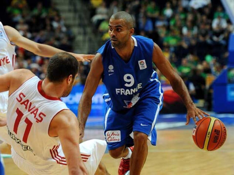 Parker comanda triunfo da França