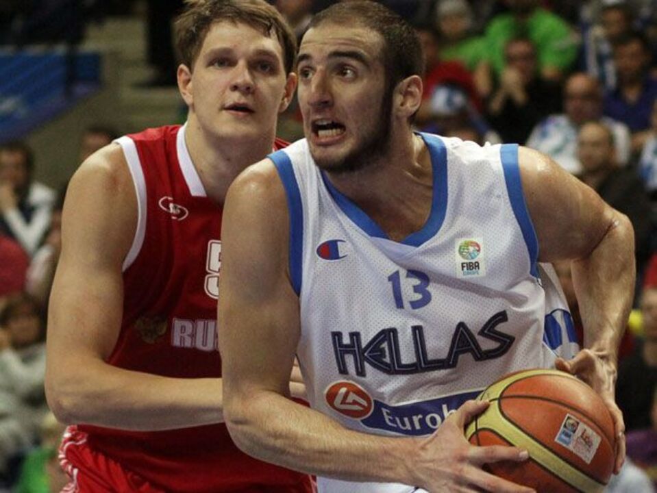 Grécia assegura passagem aos "quartos"