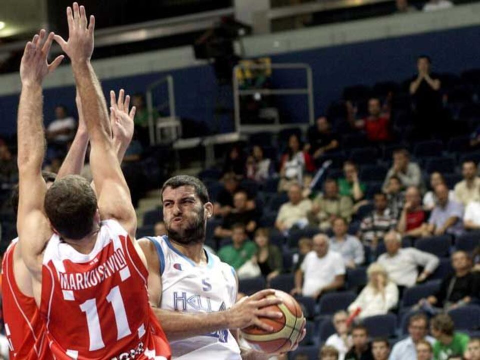 Grécia vence Geórgia e cumpre calendário