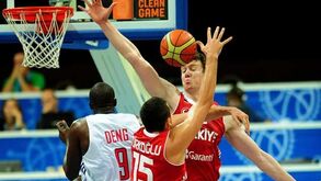 Turquia vence Grã-Bretanha (90-61)