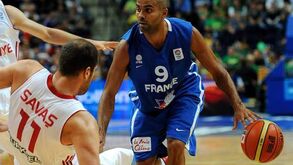 Parker comanda triunfo da França