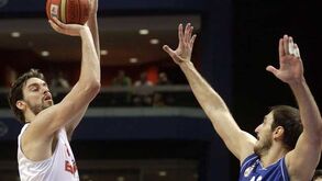 Espanha arrasa Sérvia e coloca-se nos "quartos"