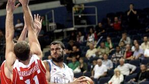 Grécia vence Geórgia e cumpre calendário