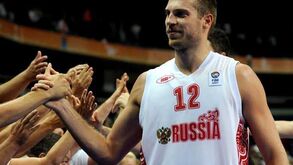 Rússia bate Macedónia no último segundo