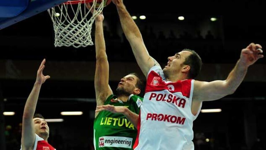 Lituânia vence Polónia e segue invicta