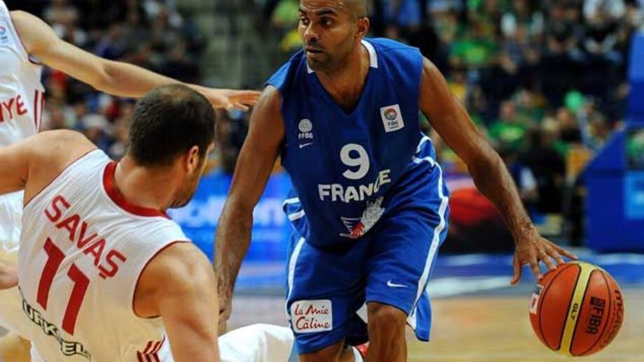 Parker comanda triunfo da França