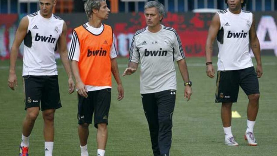 Mourinho elogia polivalência de Coentrão