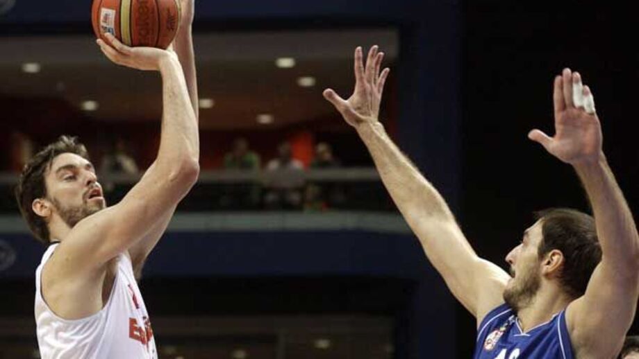 Espanha arrasa Sérvia e coloca-se nos "quartos"