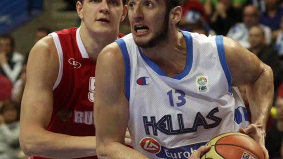 Grécia assegura passagem aos "quartos"