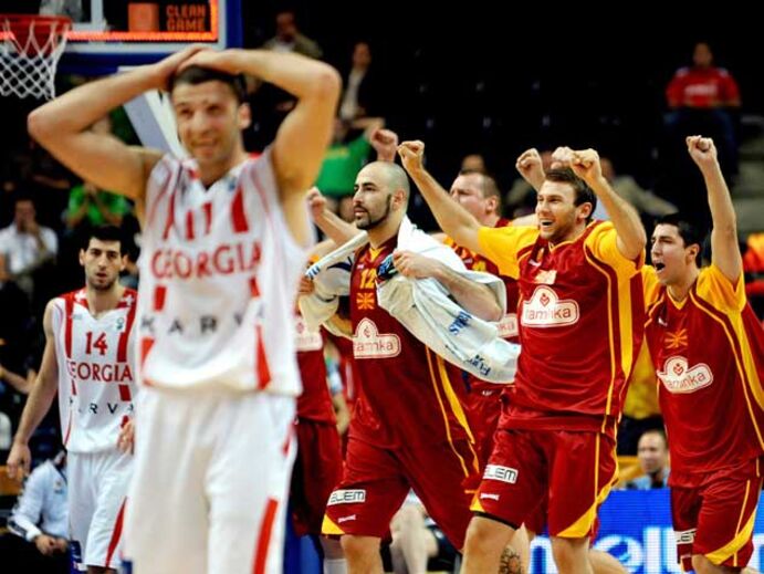 McCalebb dá triunfo à Macedónia
