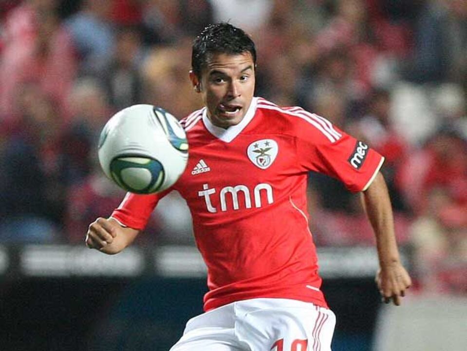 Conejo bisa e Benfica segura liderança