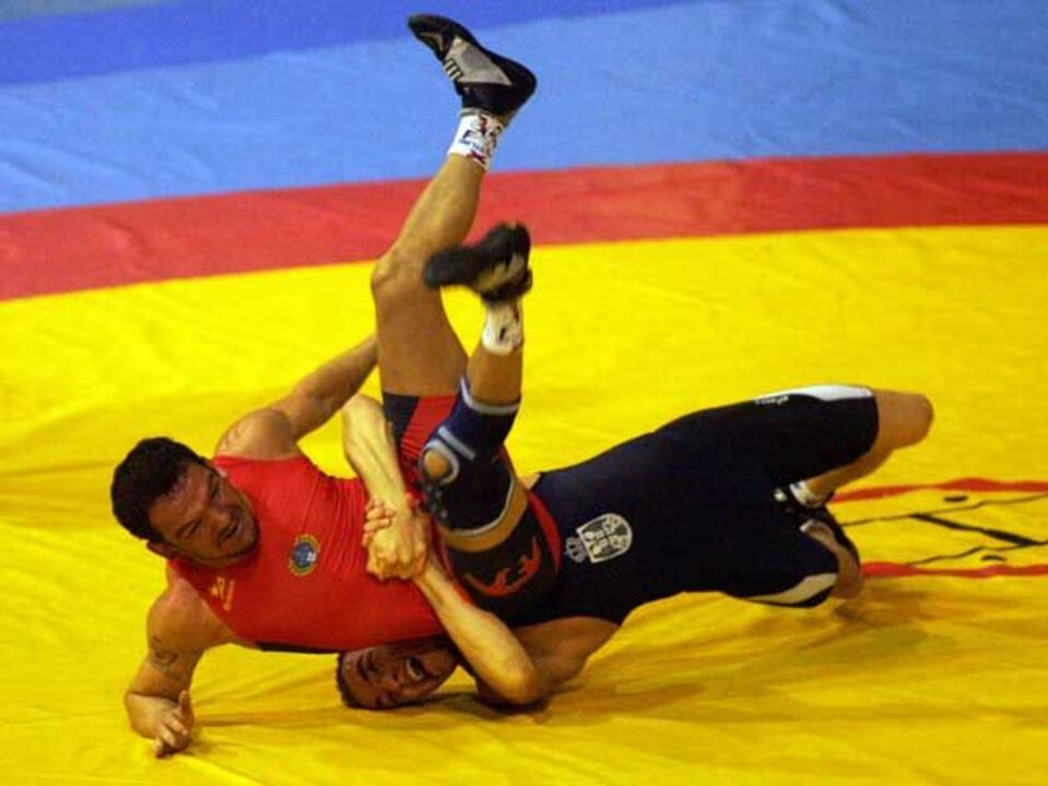 Luta greco-romana: Hugo Passos revalida título europeu 