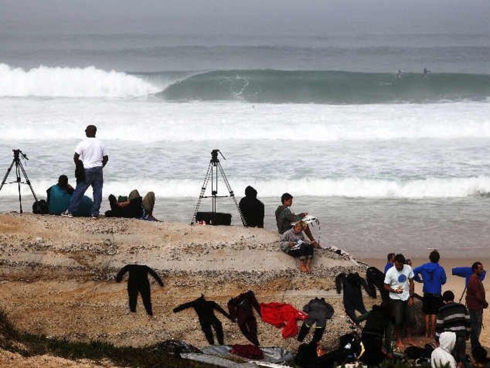 Rip Curl Pro: Falta de ondas adia início da prova