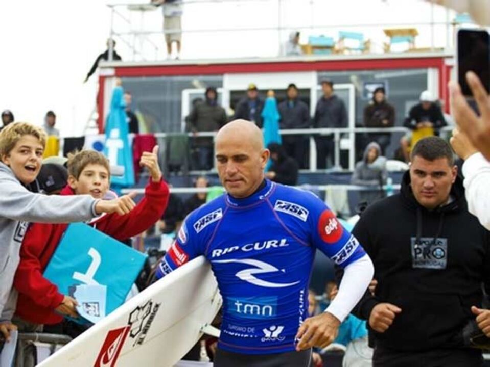 Rip Curl Pro: Kelly Slater voa para os "quartos"