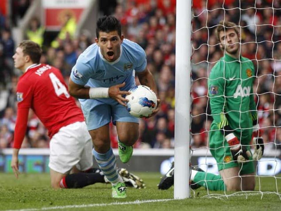 Goleada em Old Trafford coloca Man. City no topo