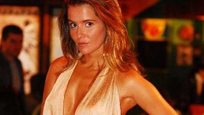 Deborah Secco faz campanha por Roger