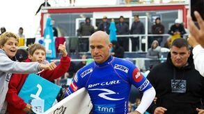 Rip Curl Pro: Kelly Slater voa para os 