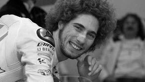 Marco Simoncelli morre aos 24 anos